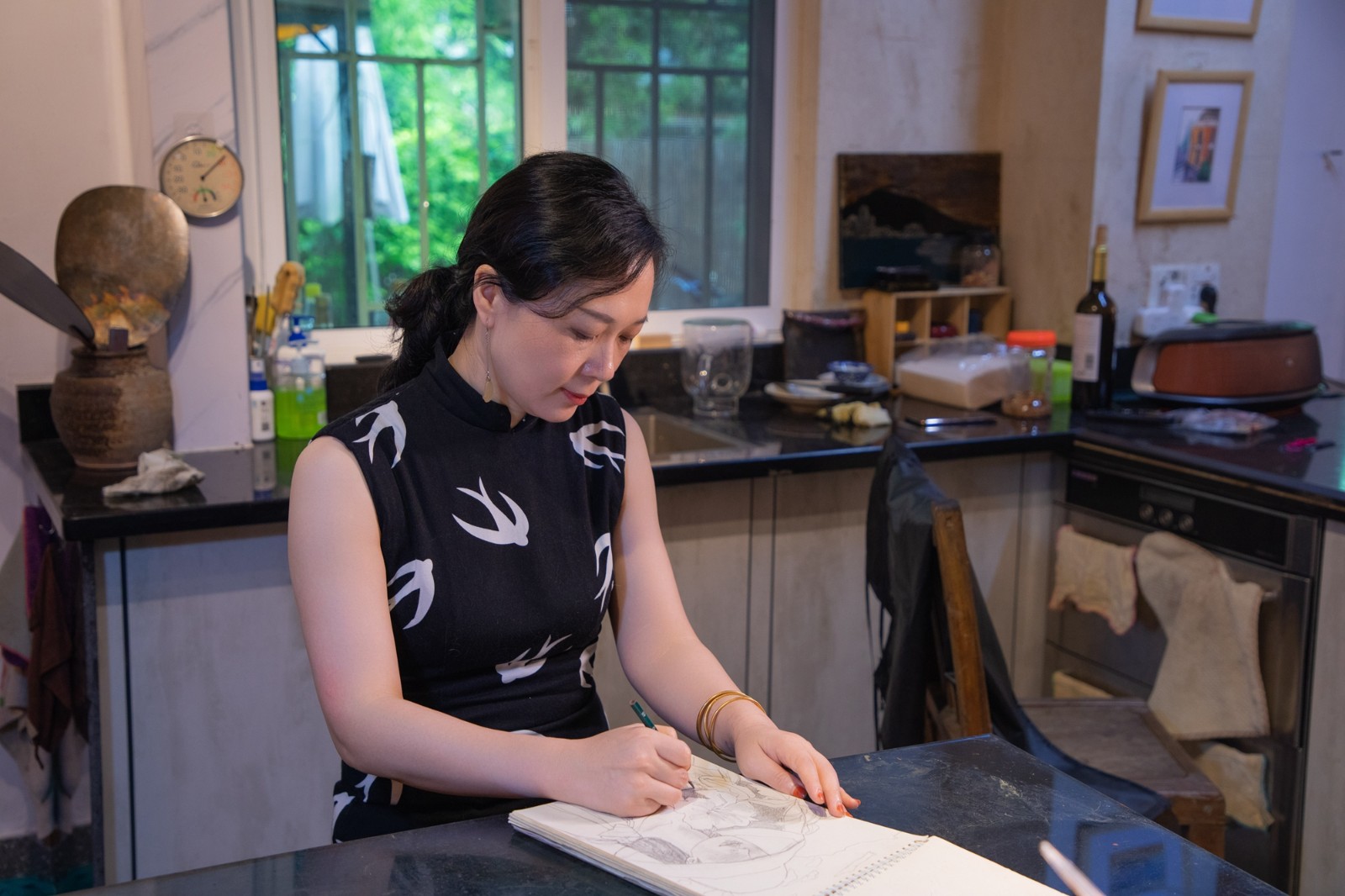 朱莉燕：用大漆对话女性，画出上百个自信又美丽的女孩